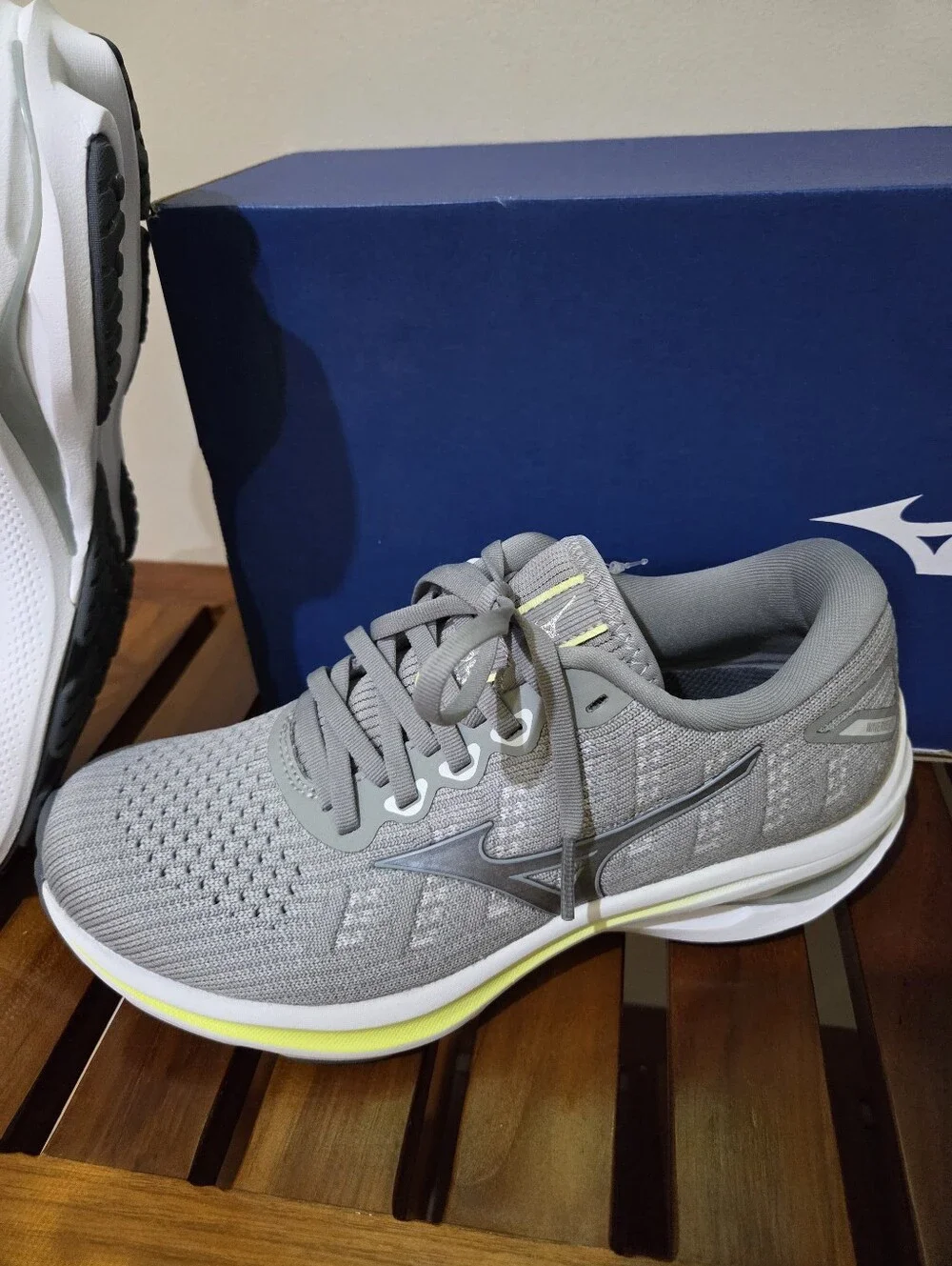 Mizuno Women's Wave Rider 25 Waveknit J1GD217593 Gray Running Shoes Size 6.5 New
